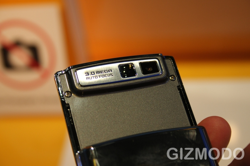 Illustration for article titled Samsung Propel Pro Has the Looks, Needs a Better Keyboard